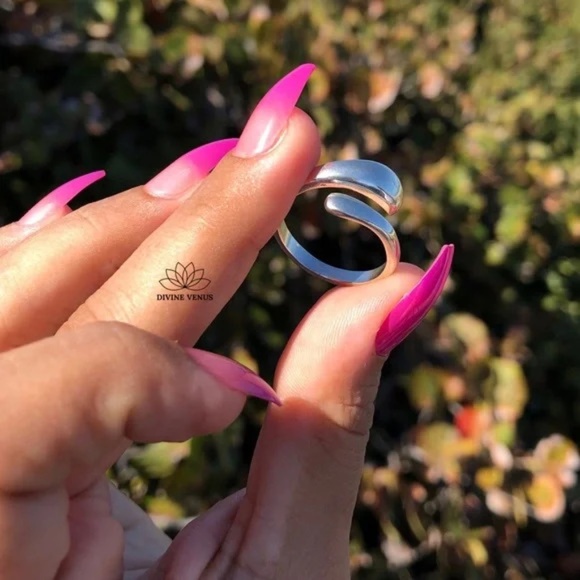 Classic Ring - Picture 4 of 11